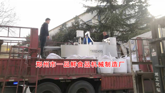 浙江臺州客戶訂購的自動(dòng)疊片燴面機(jī)發(fā)貨啦(圖1)