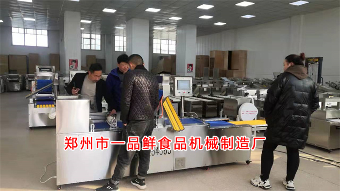 許昌老客戶(hù)考察350自動(dòng)疊片燴面機(jī)(圖2)