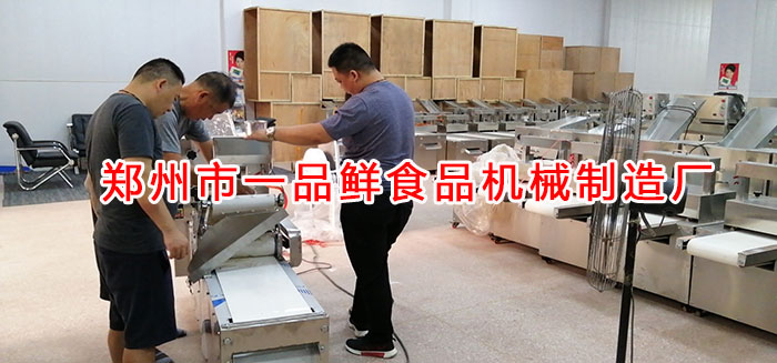 客戶(hù)考察燴面機(jī)